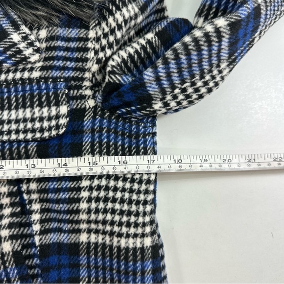 GUESS Girls Blue Plaid Jacket with Faux Fur Collar L-14 - Picture 6 of 9